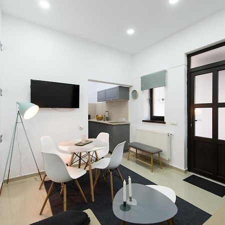 Gorgeous Brasov Flat With Patio And Mountain Views Leilighet Eksteriør bilde