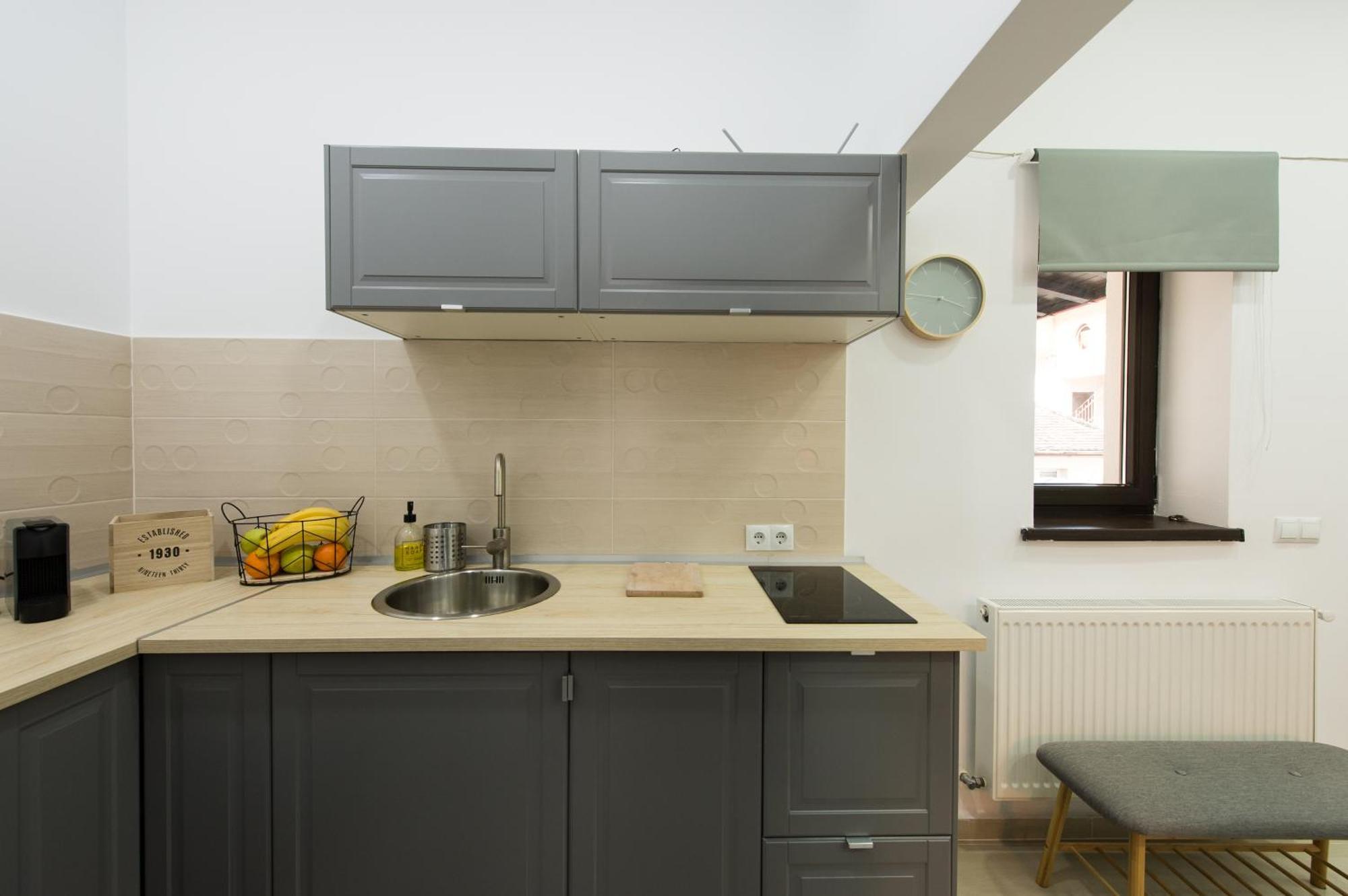 Gorgeous Brasov Flat With Patio And Mountain Views Leilighet Eksteriør bilde