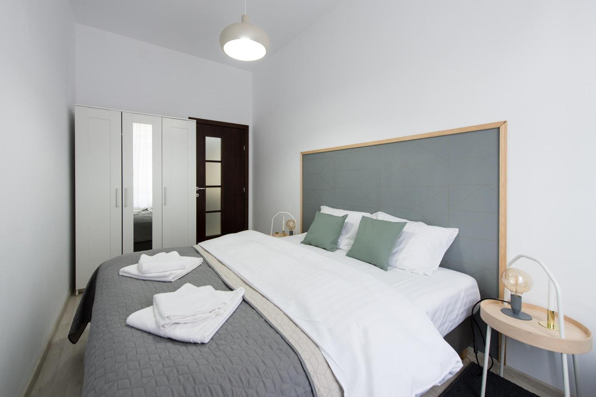 Gorgeous Brasov Flat With Patio And Mountain Views Leilighet Eksteriør bilde