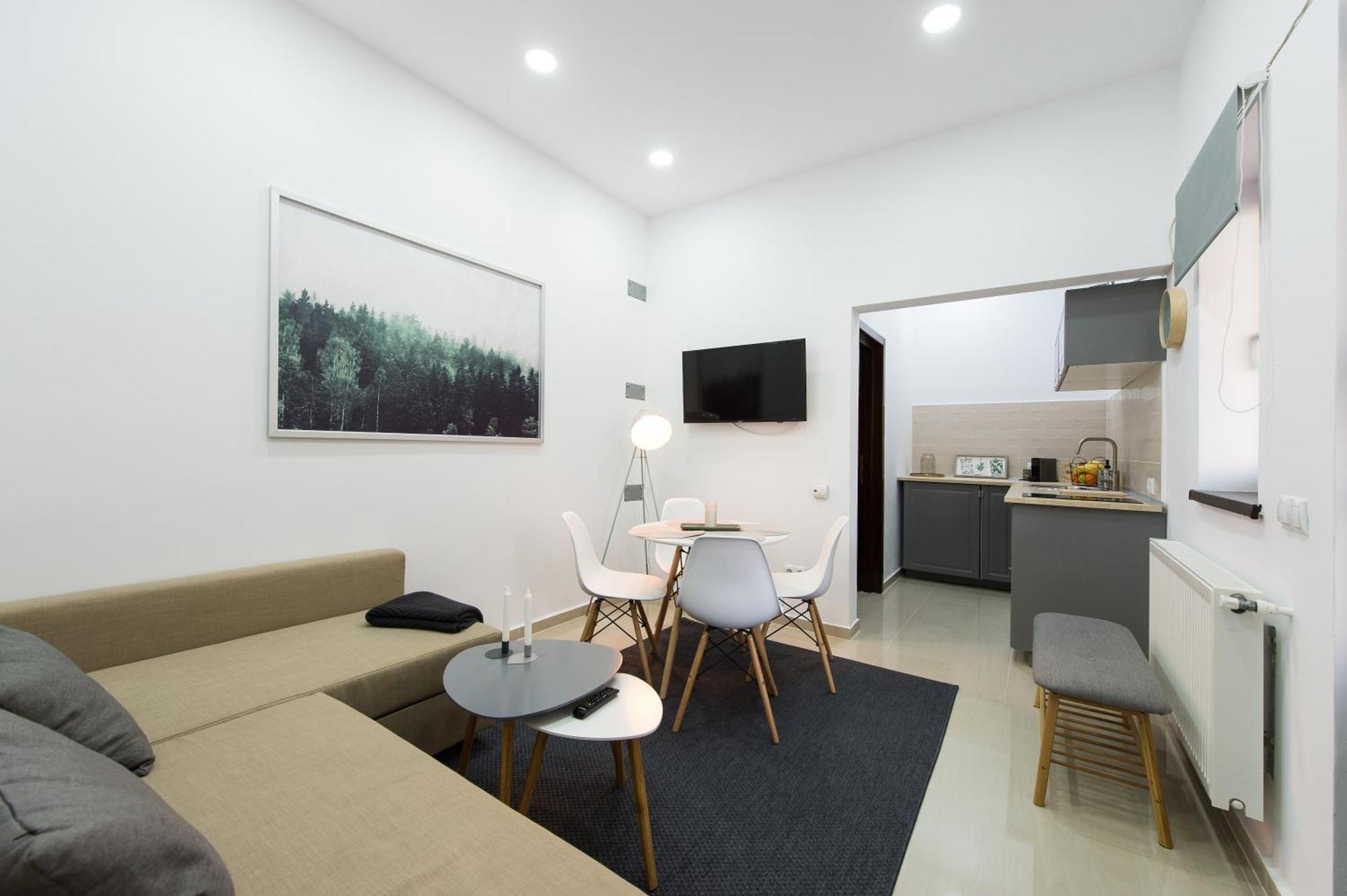 Gorgeous Brasov Flat With Patio And Mountain Views Leilighet Eksteriør bilde