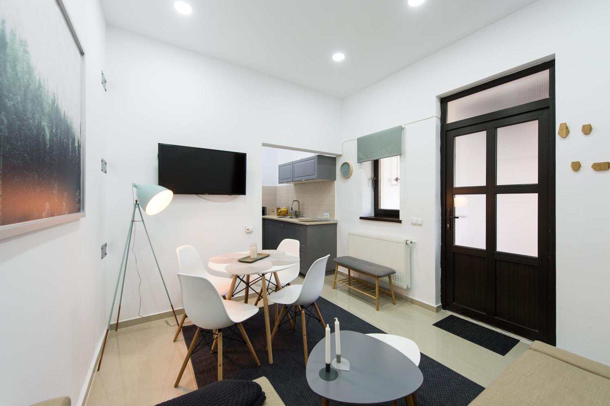 Gorgeous Brasov Flat With Patio And Mountain Views Leilighet Eksteriør bilde