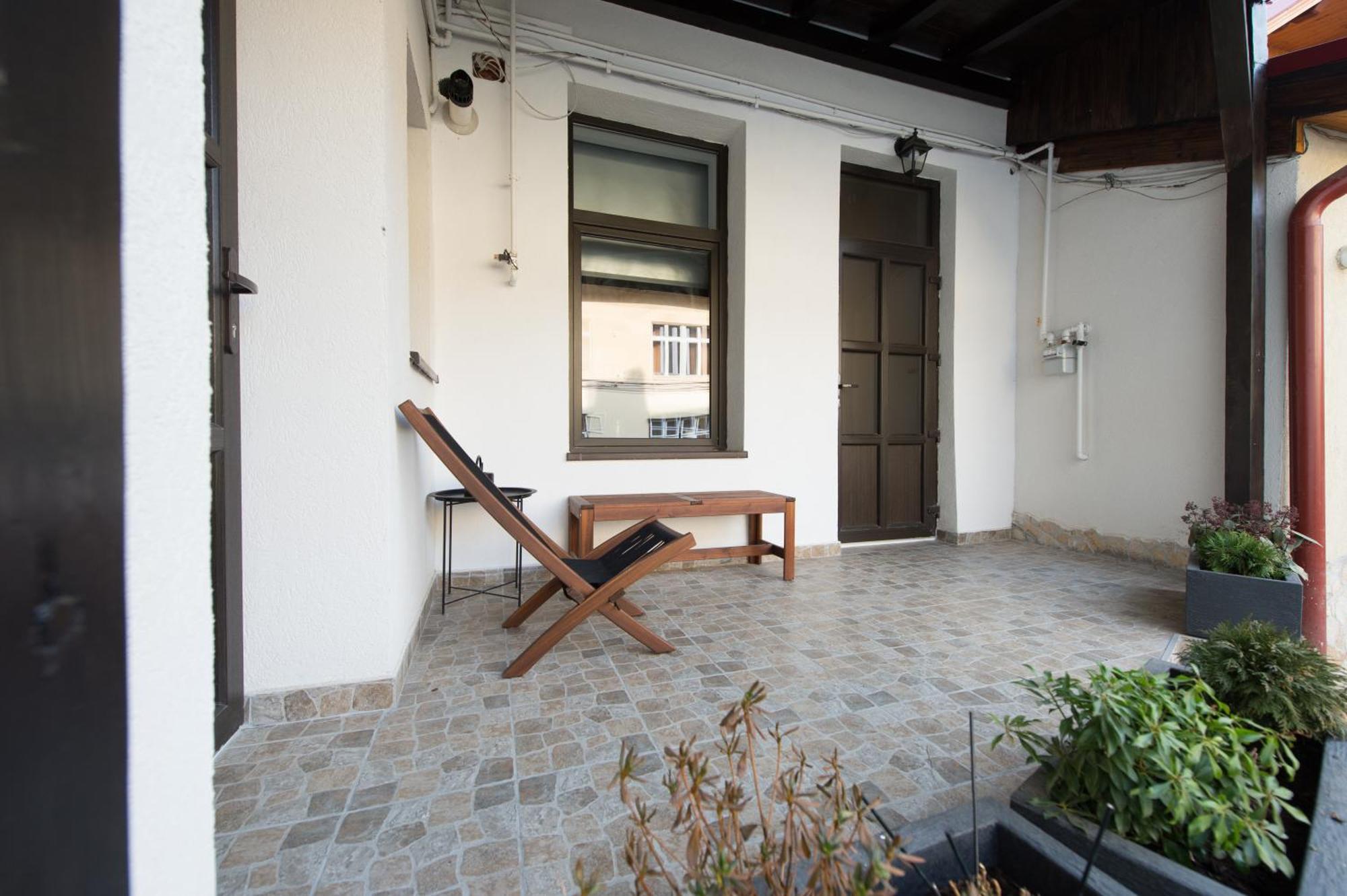 Gorgeous Brasov Flat With Patio And Mountain Views Leilighet Eksteriør bilde