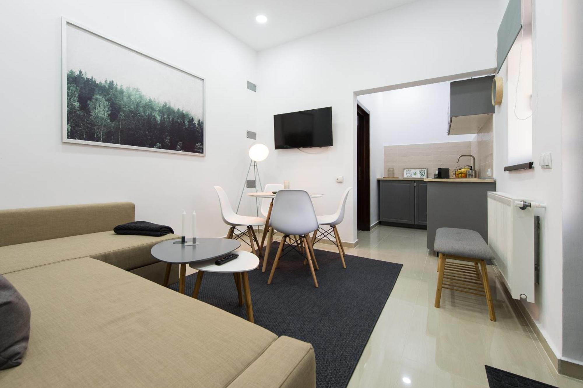 Gorgeous Brasov Flat With Patio And Mountain Views Leilighet Eksteriør bilde