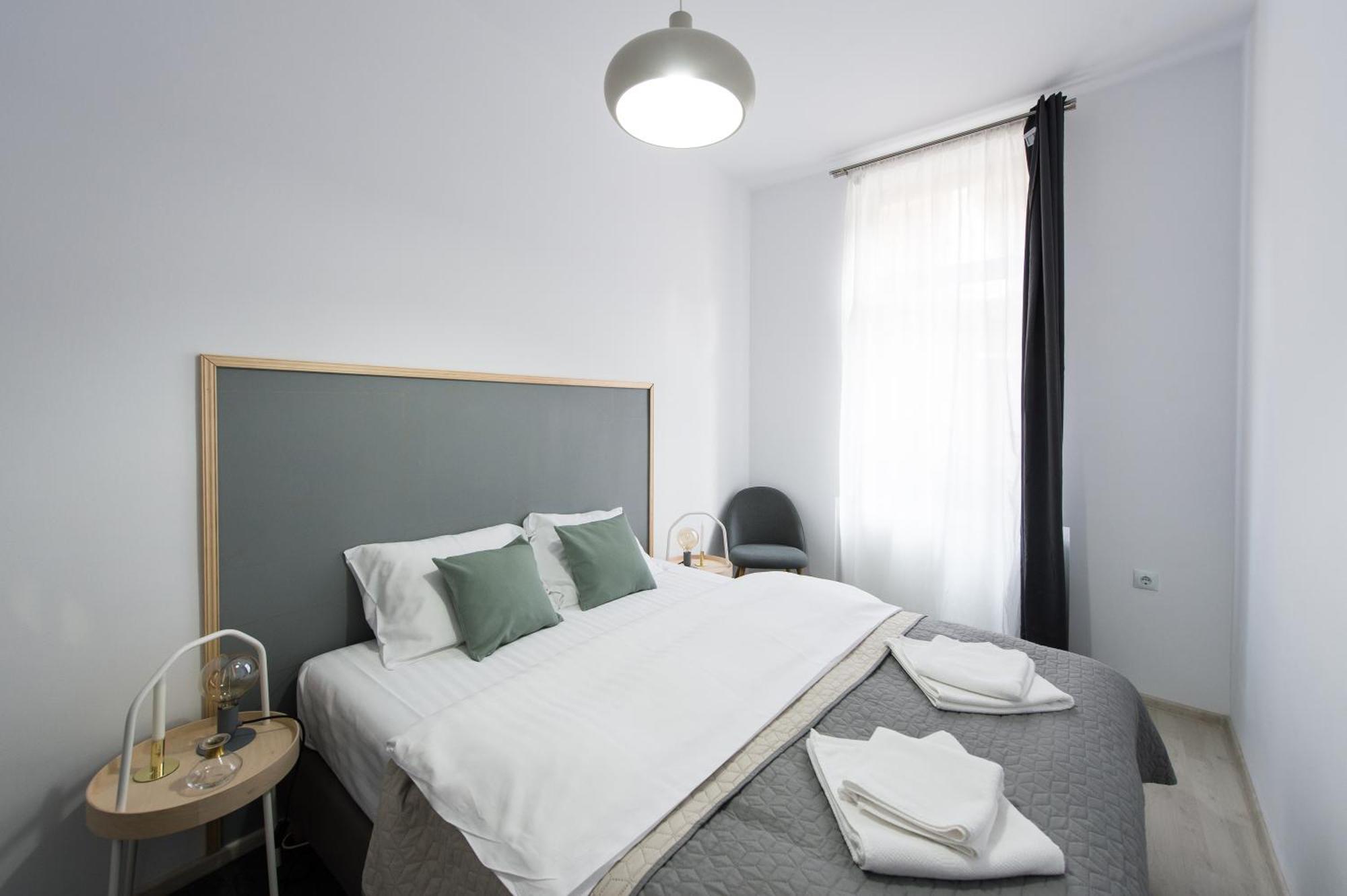 Gorgeous Brasov Flat With Patio And Mountain Views Leilighet Eksteriør bilde